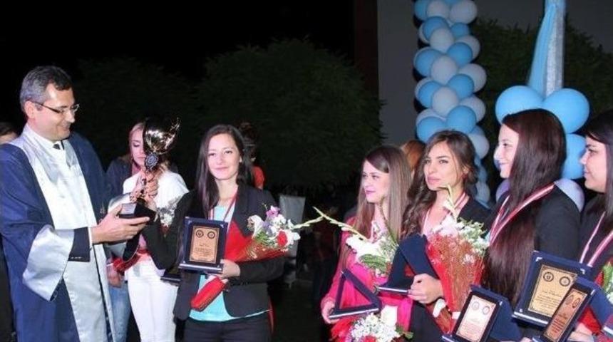 Ad&uuml; Karacasu Myo&rsquo;da Mezuniyet Coşkusu