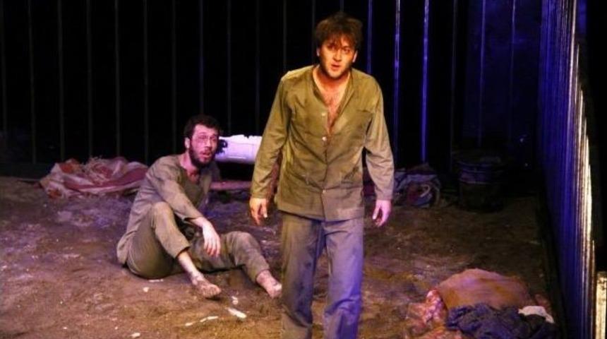 &ldquo;ada&rdquo;, Mahkum Ve Cezaevi &Ccedil;alışanları İ&ccedil;in Sahnelendi