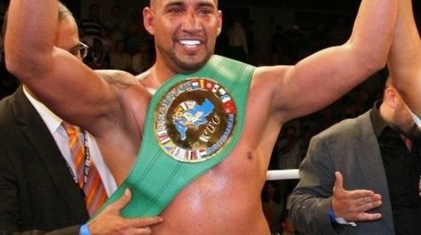 Erkan Teper Avrupa Şampiyonluğu İ&ccedil;in Ringe &Ccedil;ıkıyor