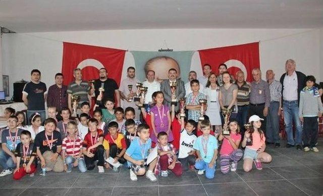 Satran&ccedil; Tutkunları Honaz da Buluştu 1