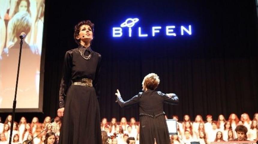 Bilfen Yılsonu G&ouml;sterisine Emma Shapplin Damga Vurdu