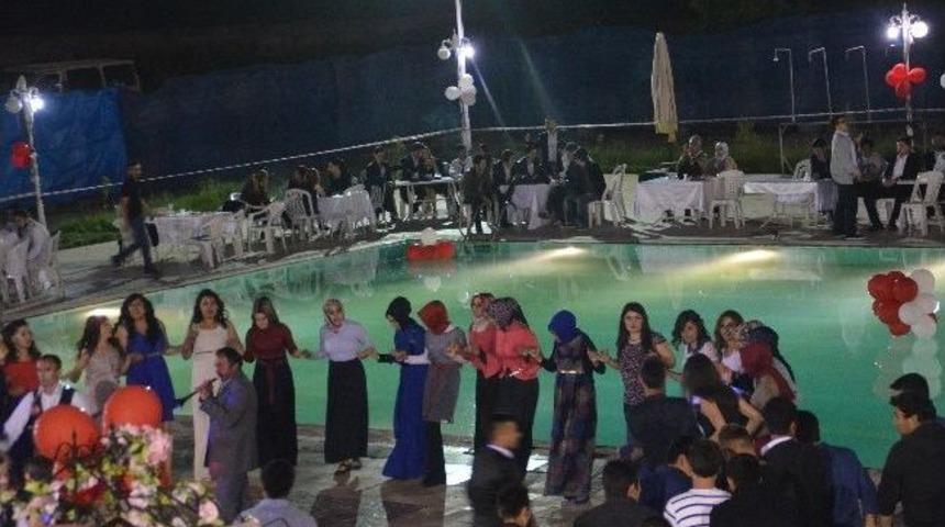 Tosya Meslek Y&uuml;ksekokulu &Ouml;ğrencileri Muhteşem Gece İle Tosya&rsquo;ya Veda Etti