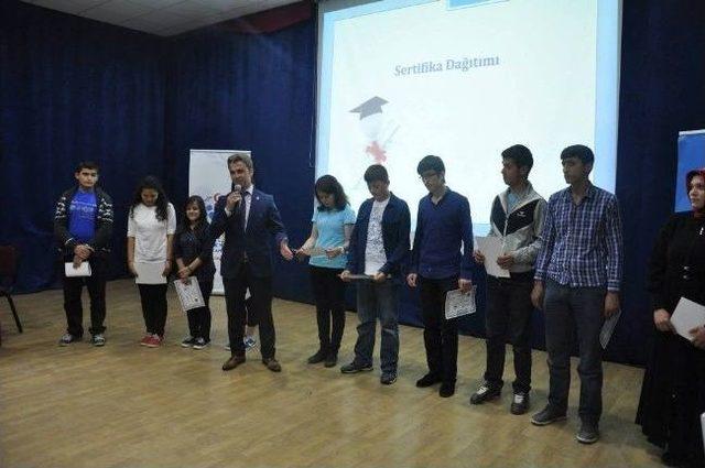 Osmanlıca Kursiyerleri Sertifikaları Aldı 1