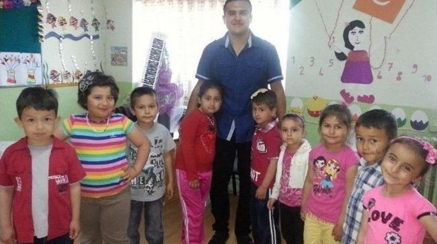 Minik &Ouml;ğrencilerden &Ouml;ğretmenlerine 'ge&ccedil;miş Olsun' &Ccedil;i&ccedil;eği