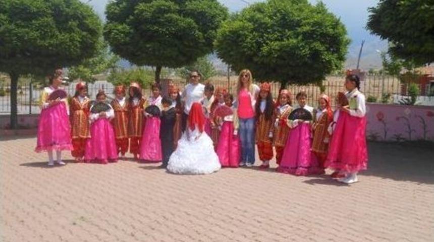 Y&ouml;resel Kıyafet Ve Oyun İle K&uuml;lt&uuml;rler Buluşturuldu