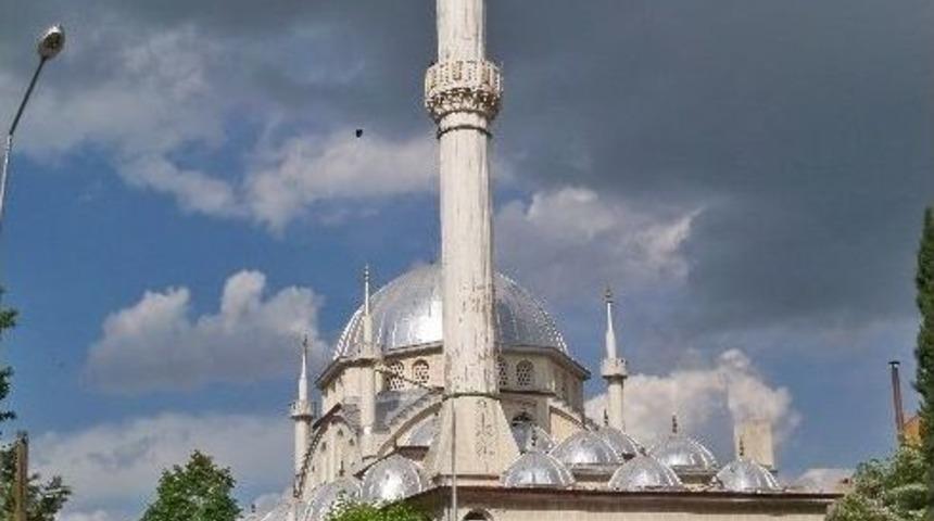Tekirdağ'da Depremde Minaresi Yıkılan Cami İbadete Kapatıldı
