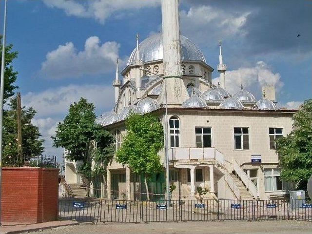 Tekirdağ'da Depremde Minaresi Yıkılan Cami İbadete Kapatıldı