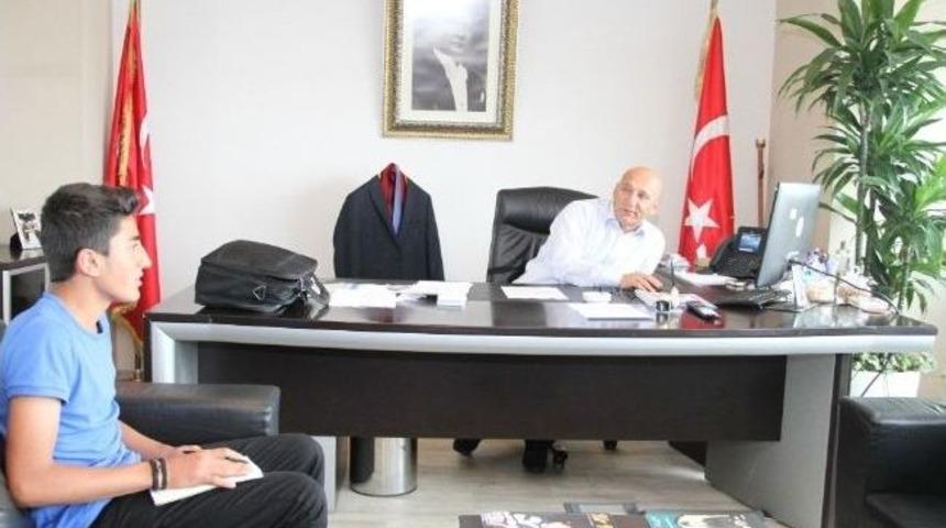Ortaokul &Ouml;ğrencisi Atakan Yeğin Başkan Altınok &Ouml;z&rsquo;le S&ouml;yleşi Yaptı