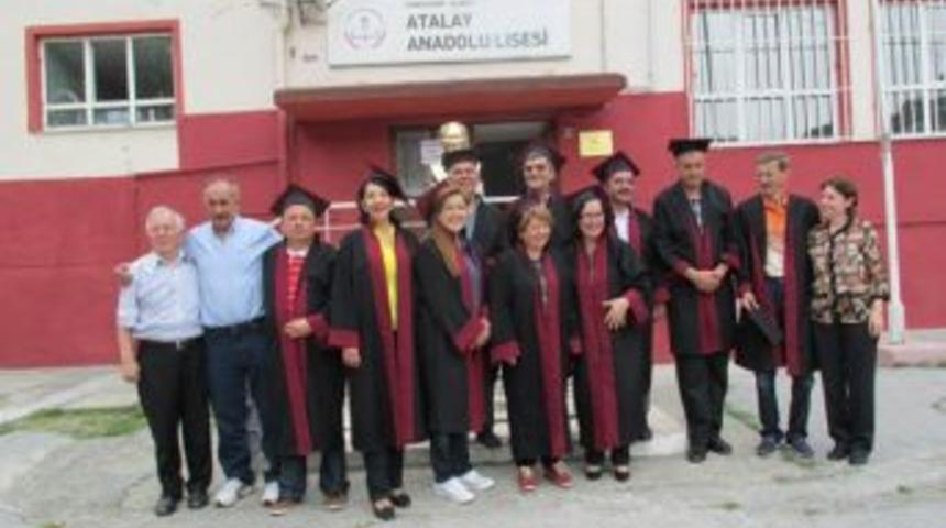 35 yıl sonra kep giydiler