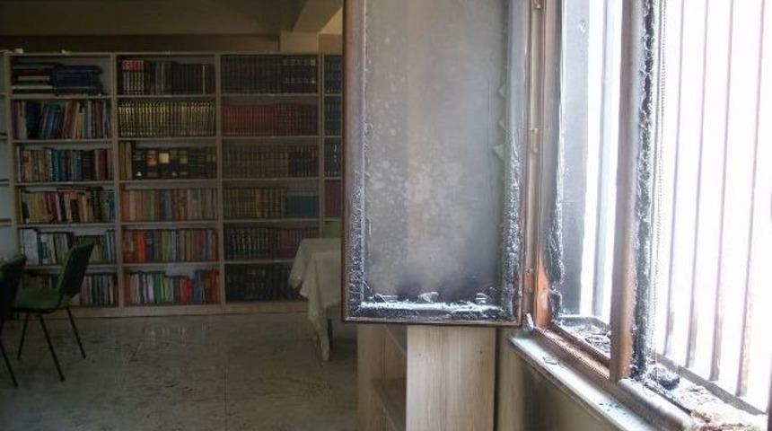 Diyarbakır&rsquo;da Gen&ccedil;lik Merkezi'ne Molotoflu Saldırı