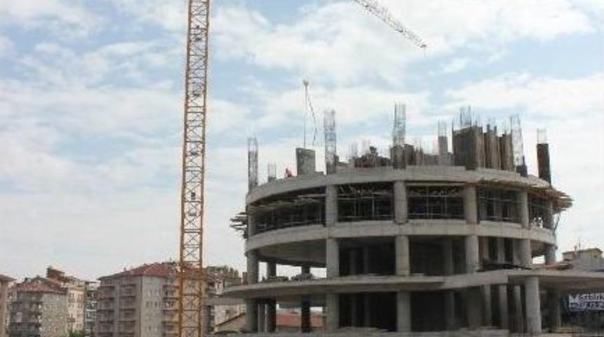 Belediye Hizmet Binası Ve Ticaret Kompleksinin İnşaatı S&uuml;r&uuml;yor