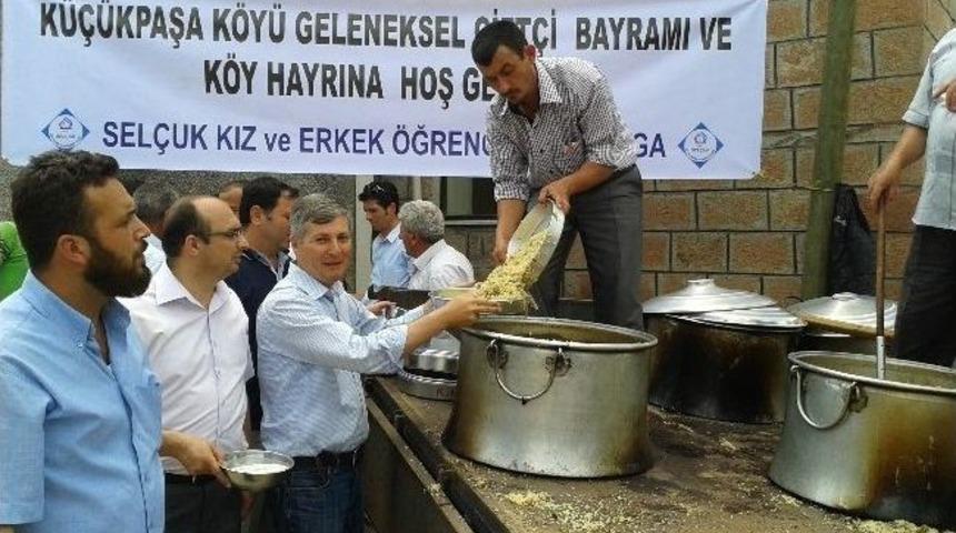 Küçükpaşa Köyünde Hayır Yemeği Düzenlendi