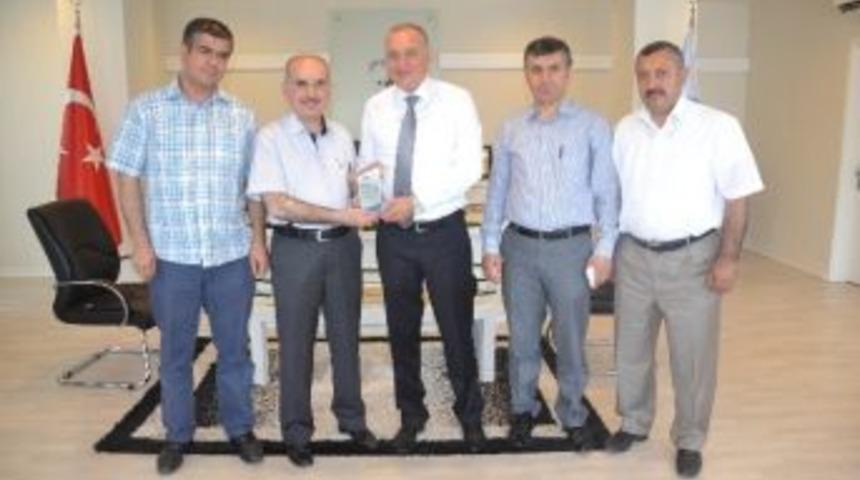 Kimse Yok Mu Derneği&rsquo;nden Aesob Başkanı Sevim&ccedil;ok&rsquo;a Plaket