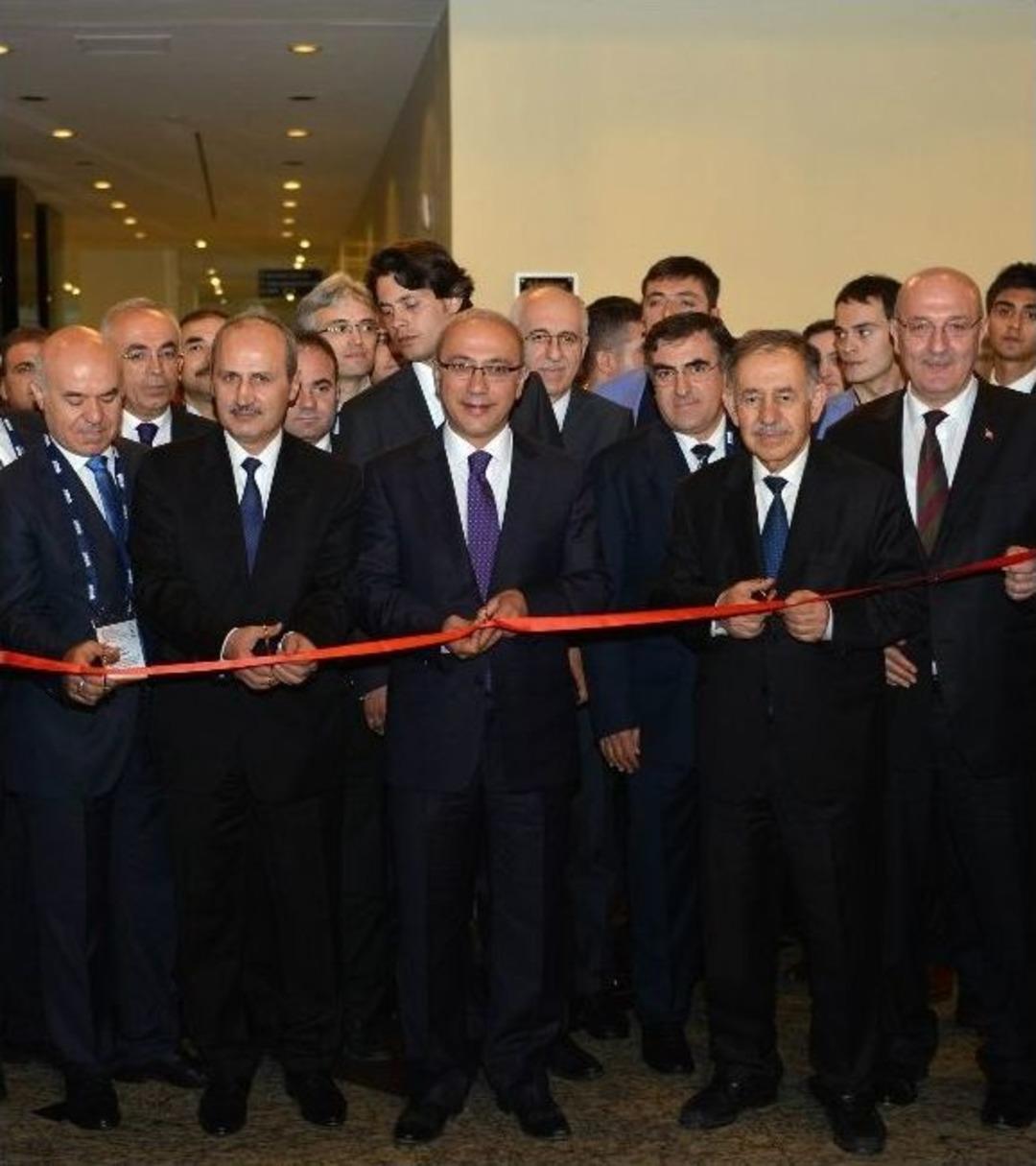 Bakan Elvan: &ldquo;konforlu Bir Toplu Taşıma T&uuml;rkiye İ&ccedil;in &Ccedil;ok &Ouml;nemlidir&rdquo;