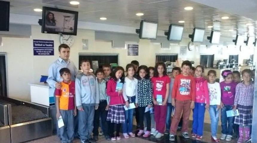 &Ccedil;ocuklar İlk Kez Hava Alanı G&ouml;rd&uuml;