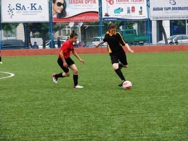 Düzce’nin Tek Bayan Futbol Takımı Namağlup