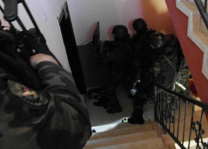 Elazığ'da Polisten Uyuşturucu Satıcılarına Darbe G1