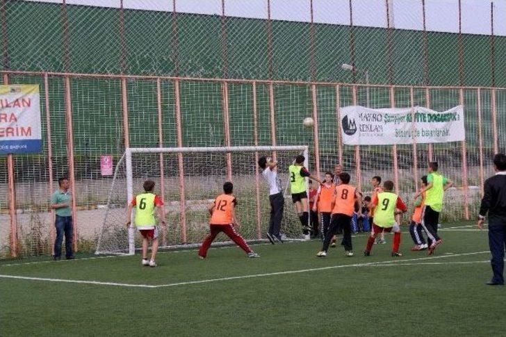 Şampiyon Üzeyir Garih Ortaokulu Oldu G1