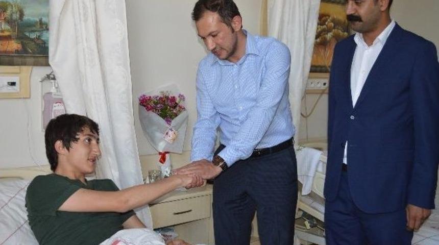 İnanç, Maden Protestosunda Yaralanan Genci Ziyaret Etti