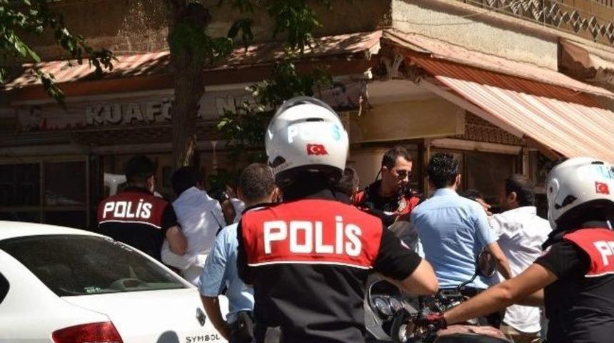 İş Yerinde Taşlı Sopalı Kavga: 3 G&ouml;zaltı