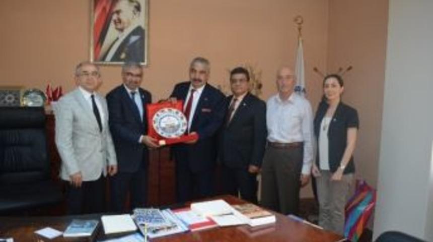 Kızılay&rsquo;dan Başkan &Ouml;zt&uuml;rk&rsquo;e Ziyaret