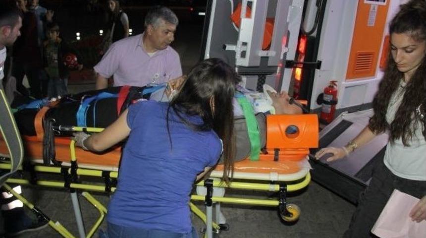 Tır'ın Lastiğinden Kopan Par&ccedil;alar Yayayı Yaraladı