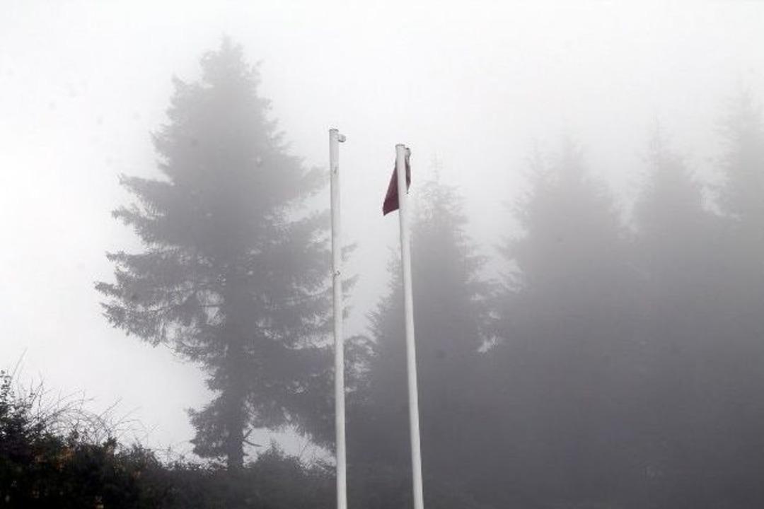 U&ccedil;ak Kazasında &Ouml;len 62 İspanyol Askerini Bir İmam, Bir Okul M&uuml;d&uuml;r&uuml; 2 De &Ccedil;i&ccedil;ek&ccedil;i Andı