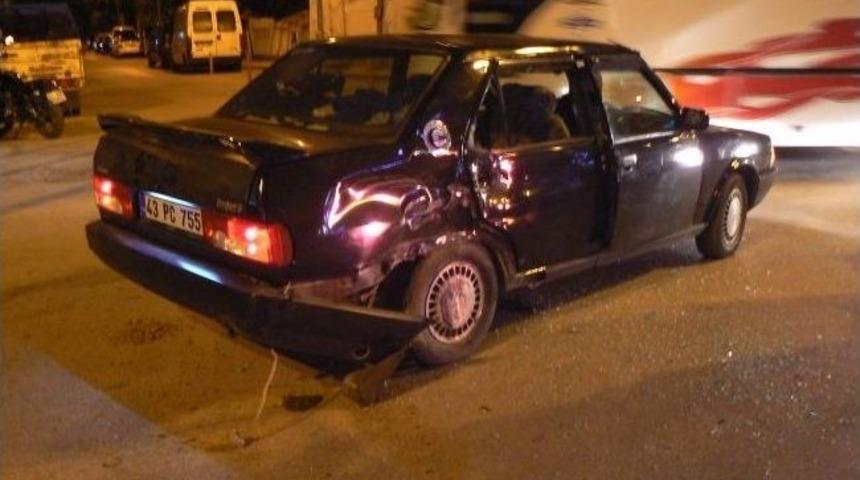 Boz&uuml;y&uuml;k'te Trafik Kazası, 2 Yaralı