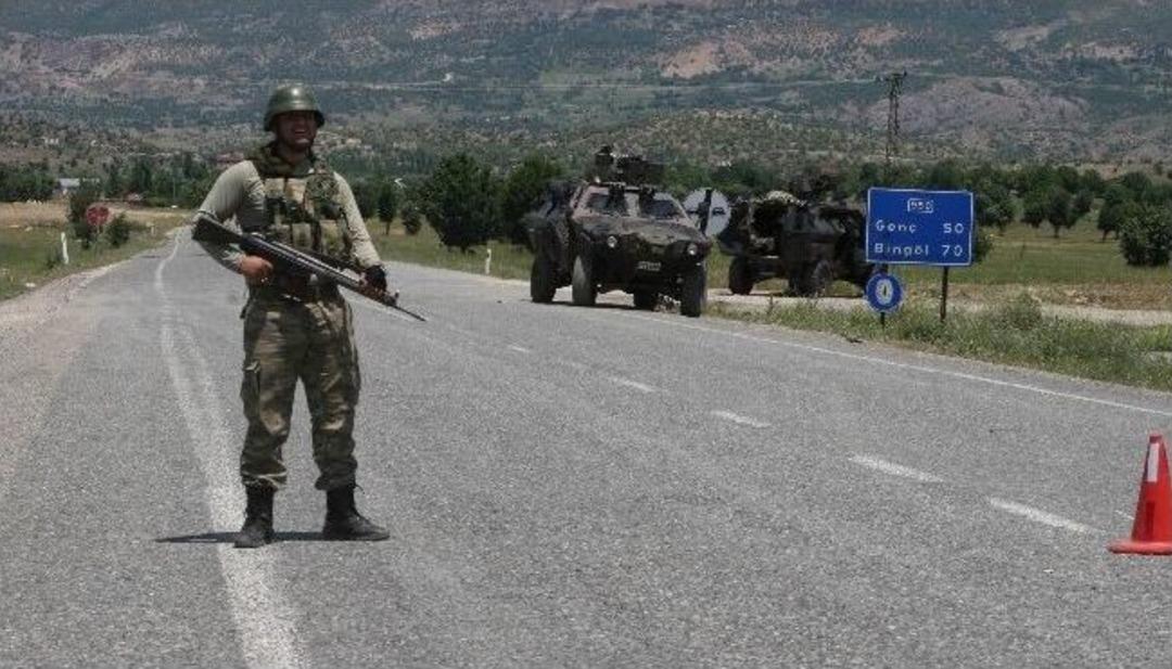 Yol Kapama Eylemi S&uuml;r&uuml;yor