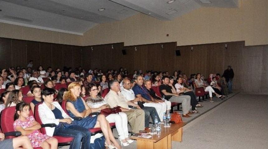 Efeler Ortaokulundan Tiyatro G&ouml;sterisi