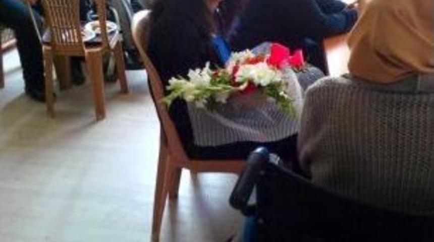 Bah&ccedil;eşehir Koleji Sakatlar Deneğini Ziyaret Etti