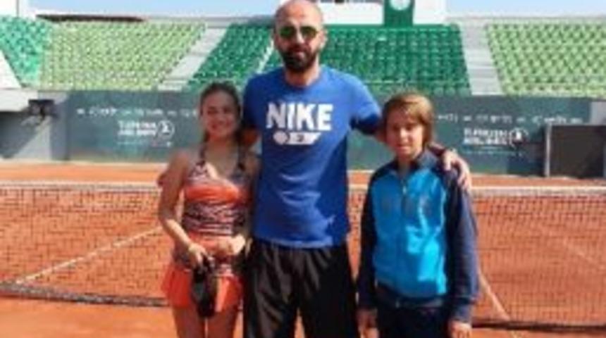 Tenis Kul&uuml;b&uuml; Oyuncuları İlk 32&rsquo;de