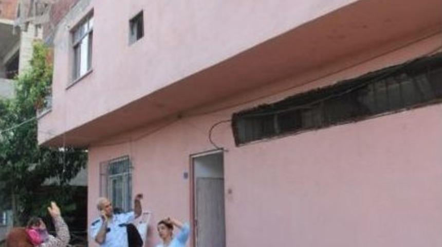 64 Yaşındaki Kadın Kendini Pencereden Attı
