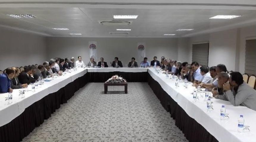 Vali K&uuml;&ccedil;&uuml;k, Muhtarlarla Bir Araya Geldi