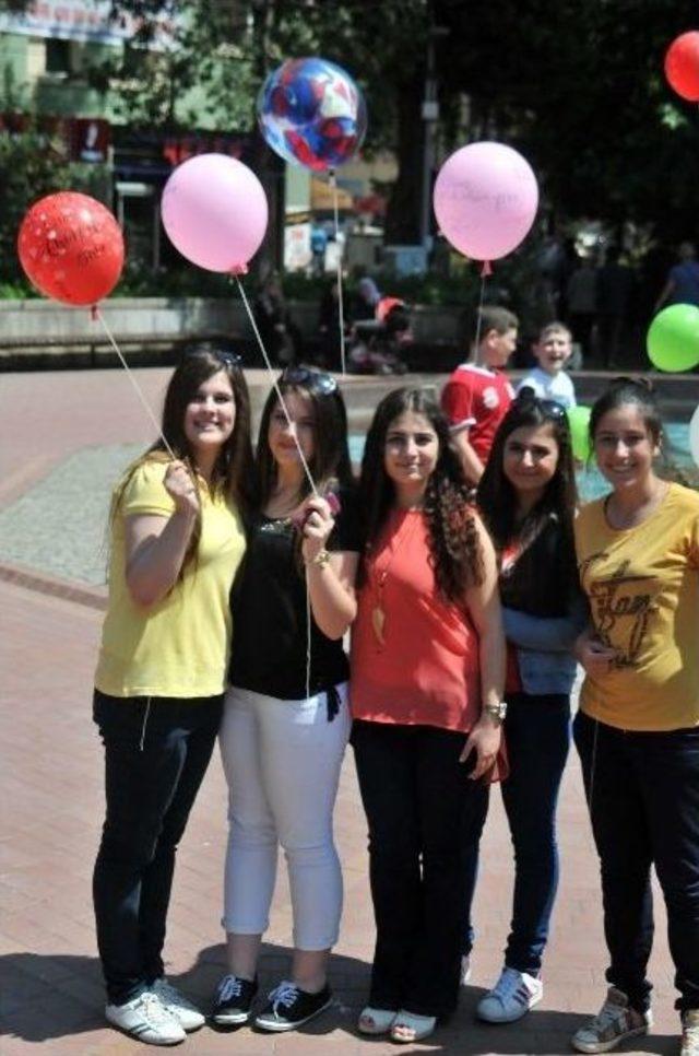 Hayallerini Gökyüzüne Bıraktılar 1