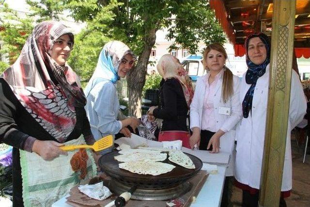 Sağlıkçılardan Soma Yararına Kermes