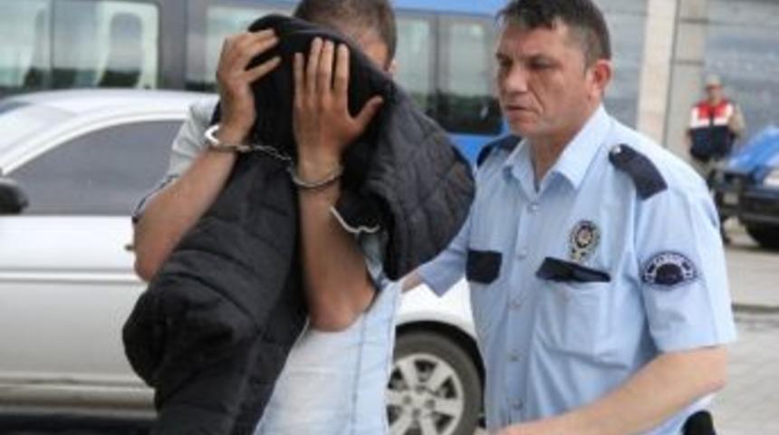 Mağazadan Tablet &Ccedil;alan Gen&ccedil; G&uuml;venlik Kamerasından Yakalandı