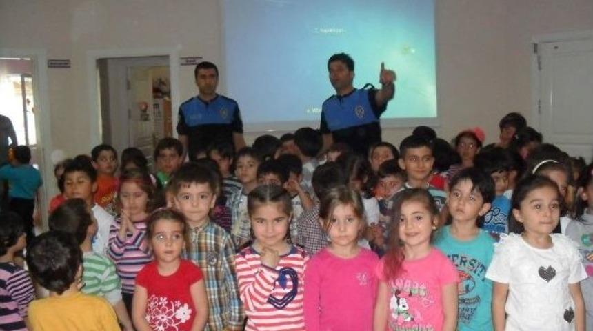 Toplum Destekli Polisler Minik &Ouml;ğrencilerle