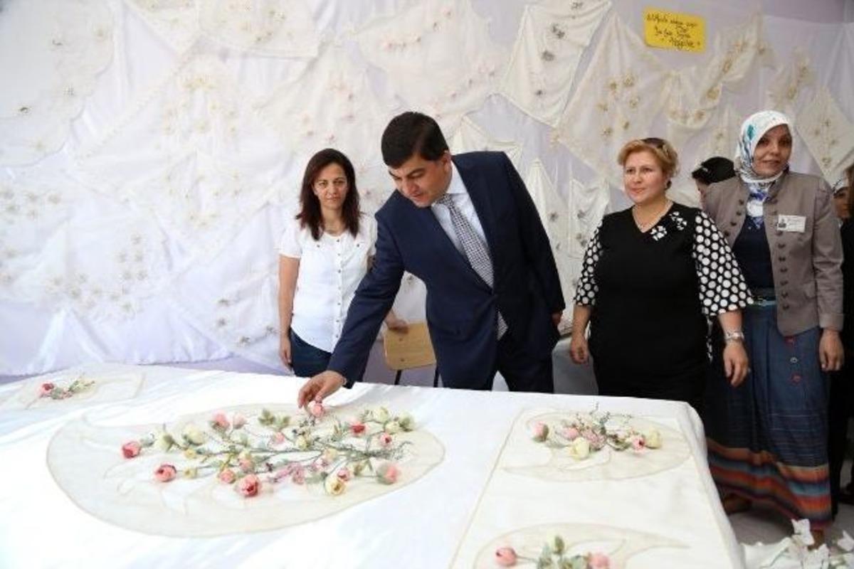 Şehitkamil&rsquo;de El Beceri Kursları Sergi A&ccedil;ılışı Devam Ediyor