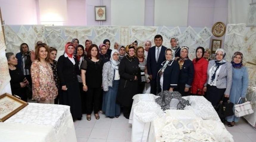 Hanımların El Emeği G&ouml;z Nuru Eserleri Sergisi