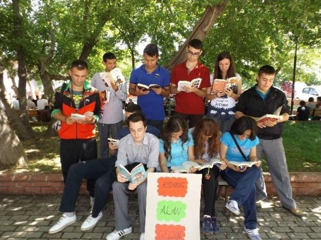 Okuma Ş&ouml;lenine B&uuml;y&uuml;k Katılım