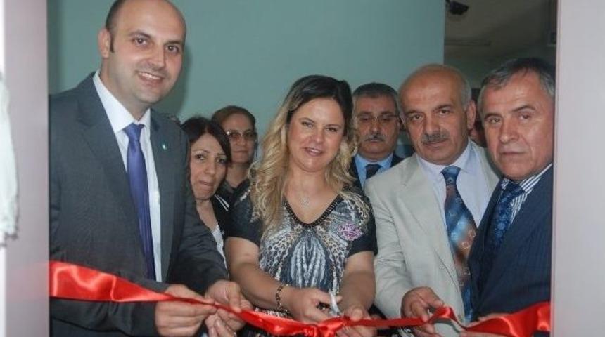 İzmek Meslek Sahibi Yapıyor