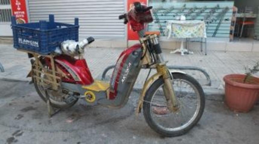 Mersin&rsquo;de Motosiklet &Ccedil;aldıkları İddiasıyla 4 Kişi Tutuklandı