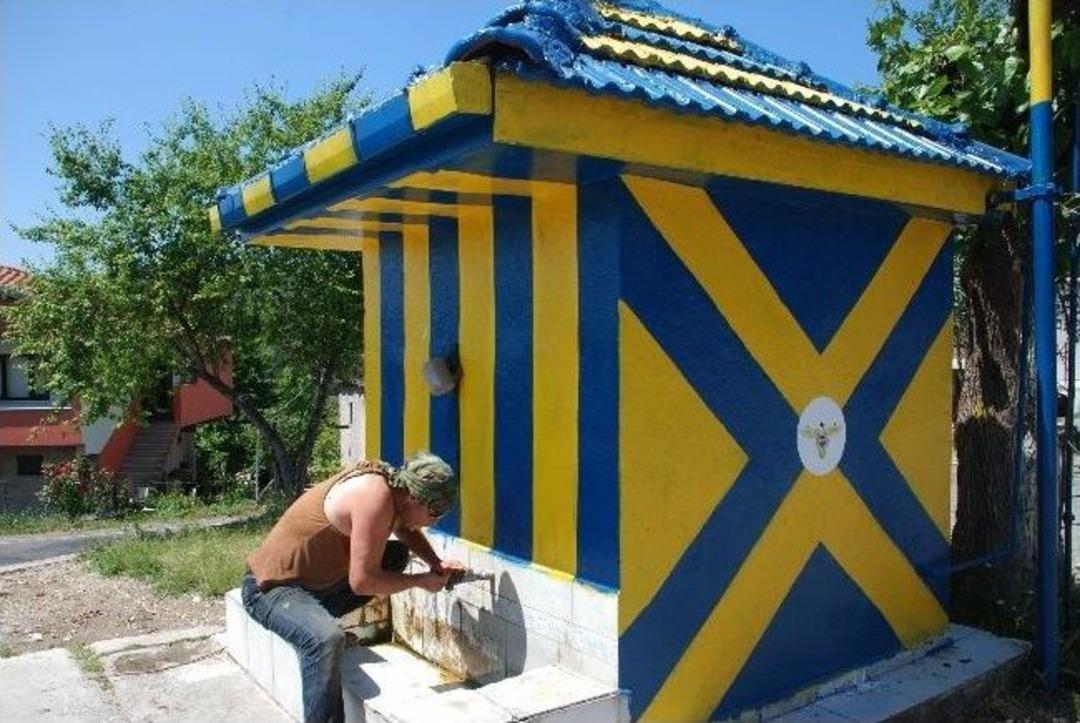 'fanatik &Ccedil;eşme' Sarı-lacivert Renklere Boyandı