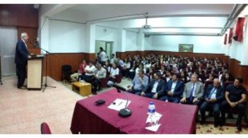 Metiner, &Ouml;ğrencilerle S&ouml;yleşi Yaptı