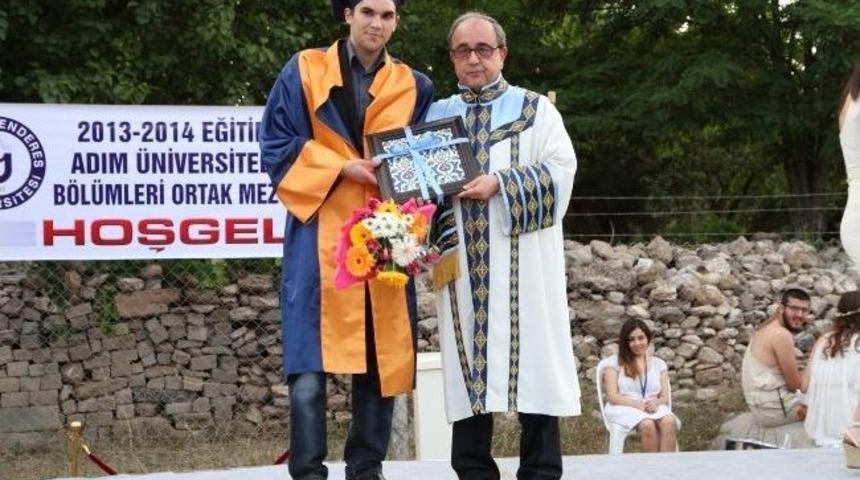 Antik Kentte Diploma T&ouml;reni..