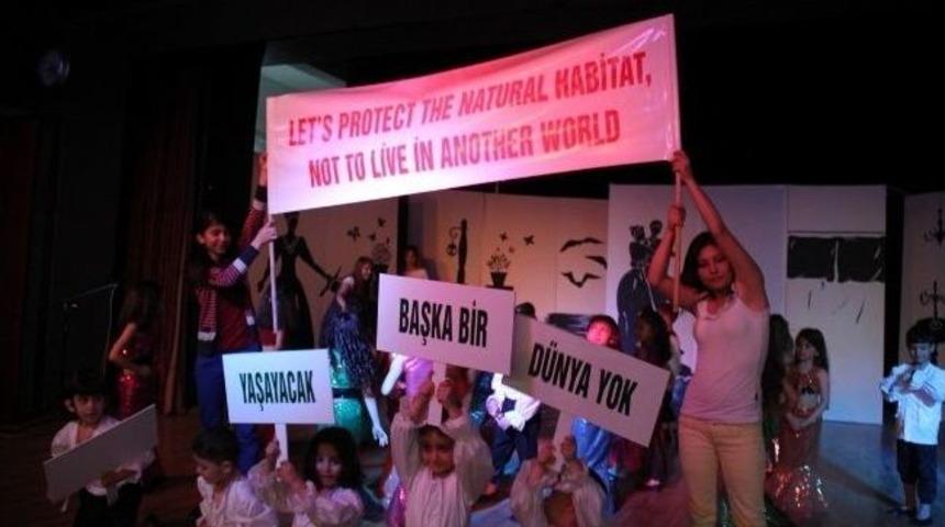 Avrupalı &Ouml;ğretmenler T&uuml;rk &Ouml;ğrencileri Ayakta Alkışladı