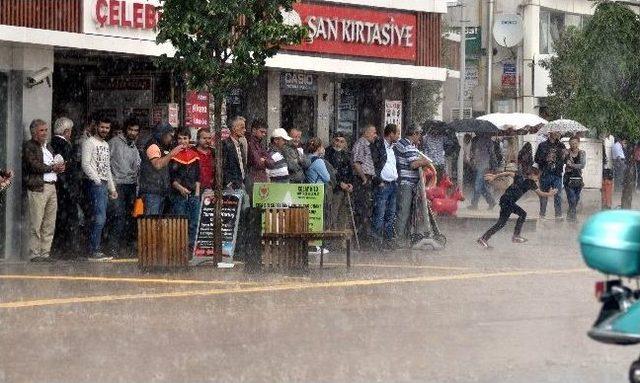 Bolu’da Sağanak Yağış Hayatı Felç Etti