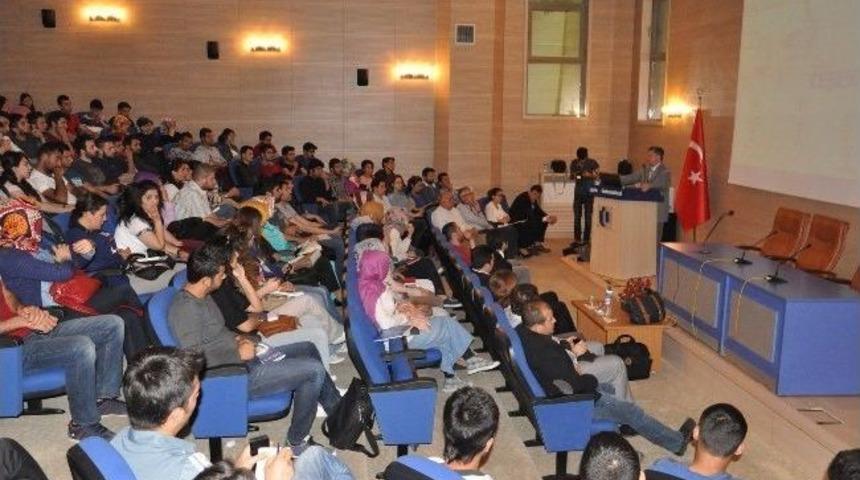 Uşak &Uuml;niversitesi&rsquo;de &rdquo;piri Reis Ve Haritaları&rdquo; Konferansı