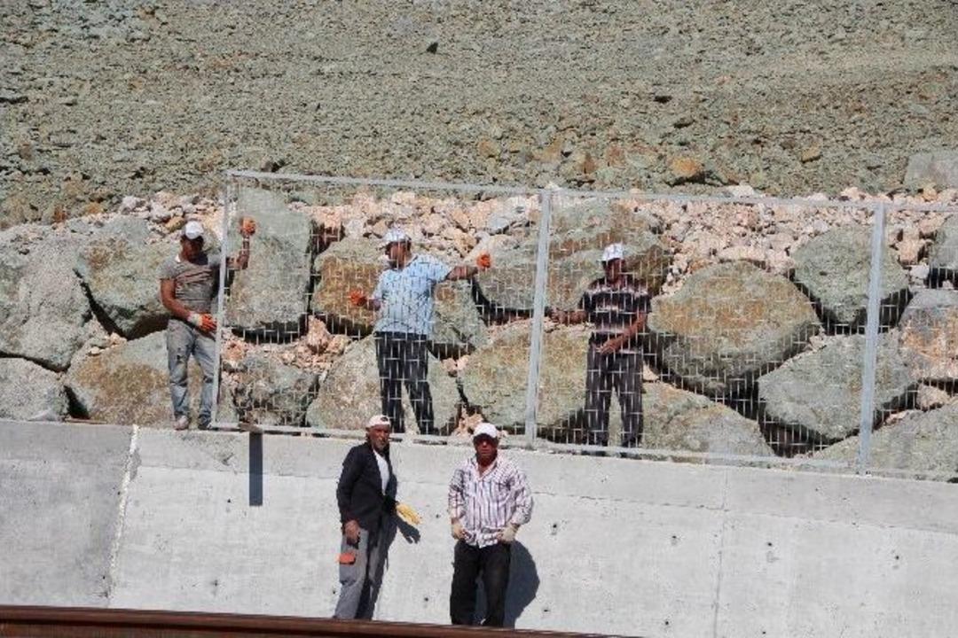 Y&uuml;ksek Hızlı Tren Hattında Hırsızlık Olayı Yaşandı